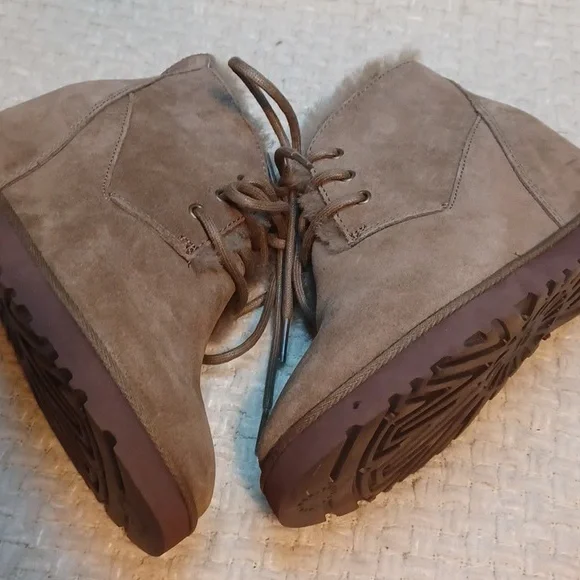 Women's UGG Lace Up Chestnut Wedge Bootie - Picture 3 of 8